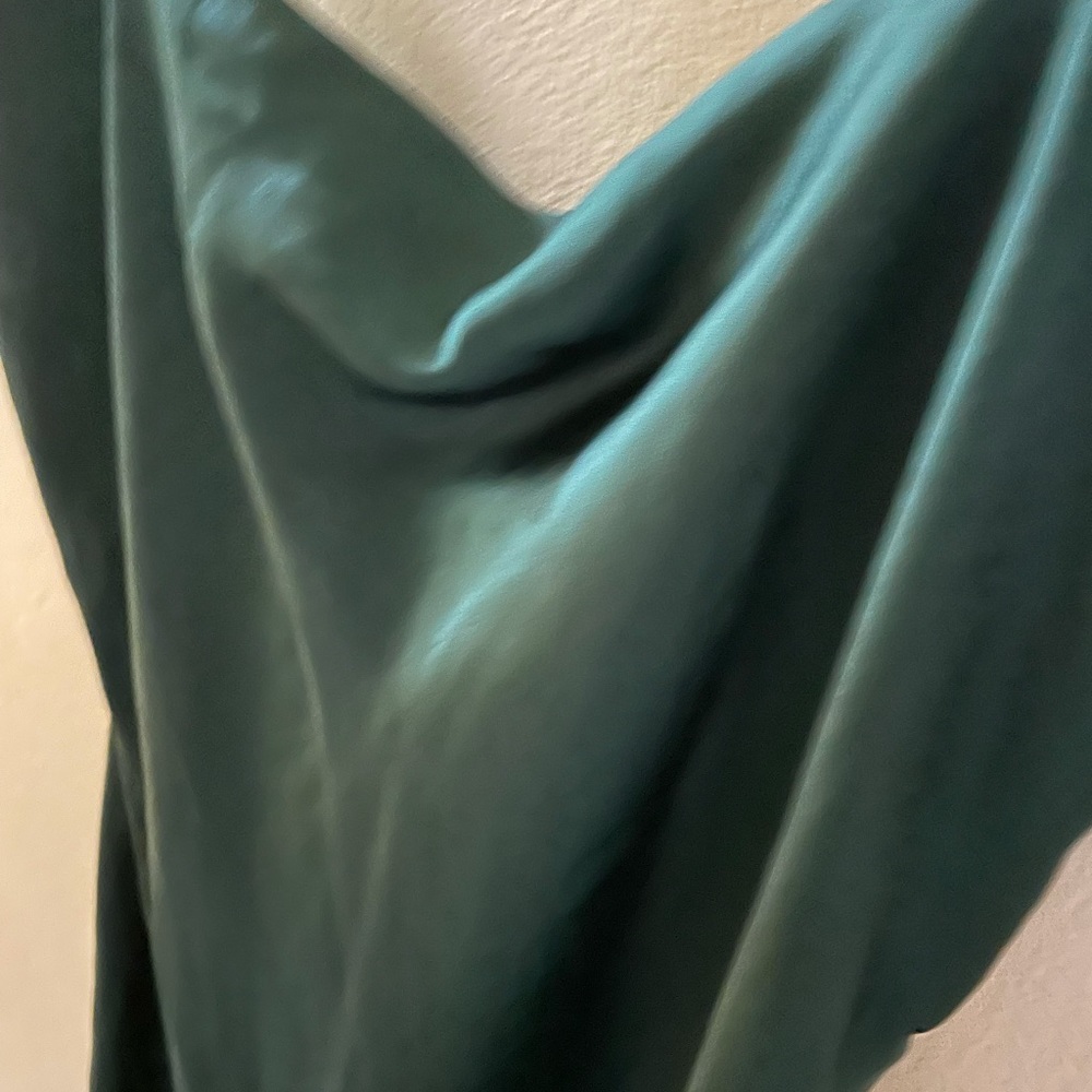 Beginning Boutique The Amaryllis Dress Emerald 6 - Picture 13 of 16
